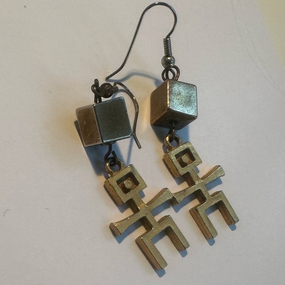 Vintage Gold Tone Drop Earrings Stick Figure awesome Pierced Earrings - Picture 3 of 6